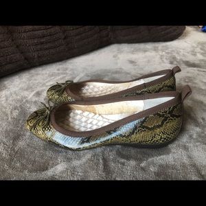 EASY SPIRIT | Blondie Snake Print Flats